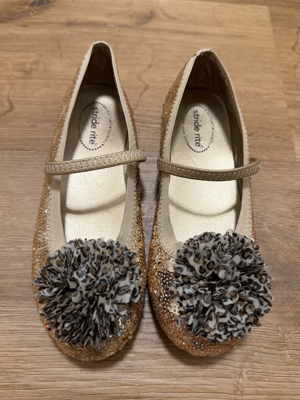 🏷️ 3 for $30 🏷️ Stride Rite Girls' Gold Sparkle Flats, size 12, brand new